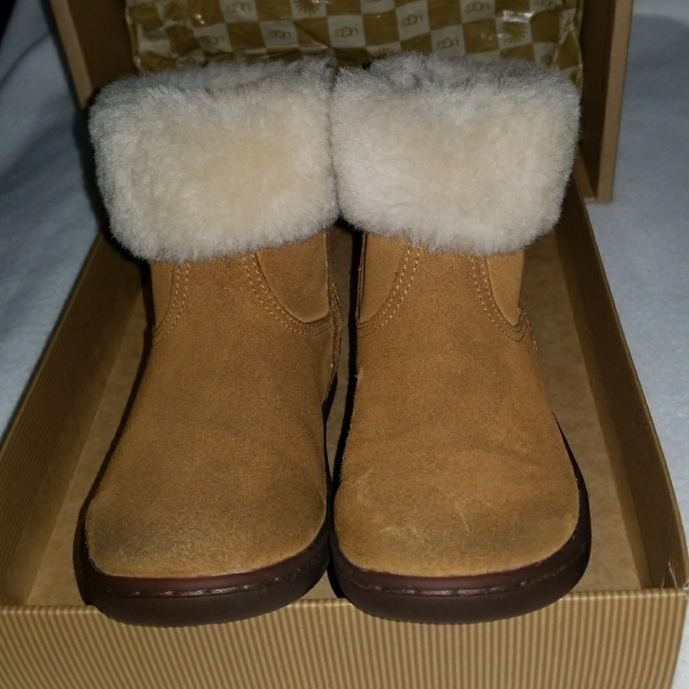 GIRL'S UGG BOOTS - Picture 3 of 4